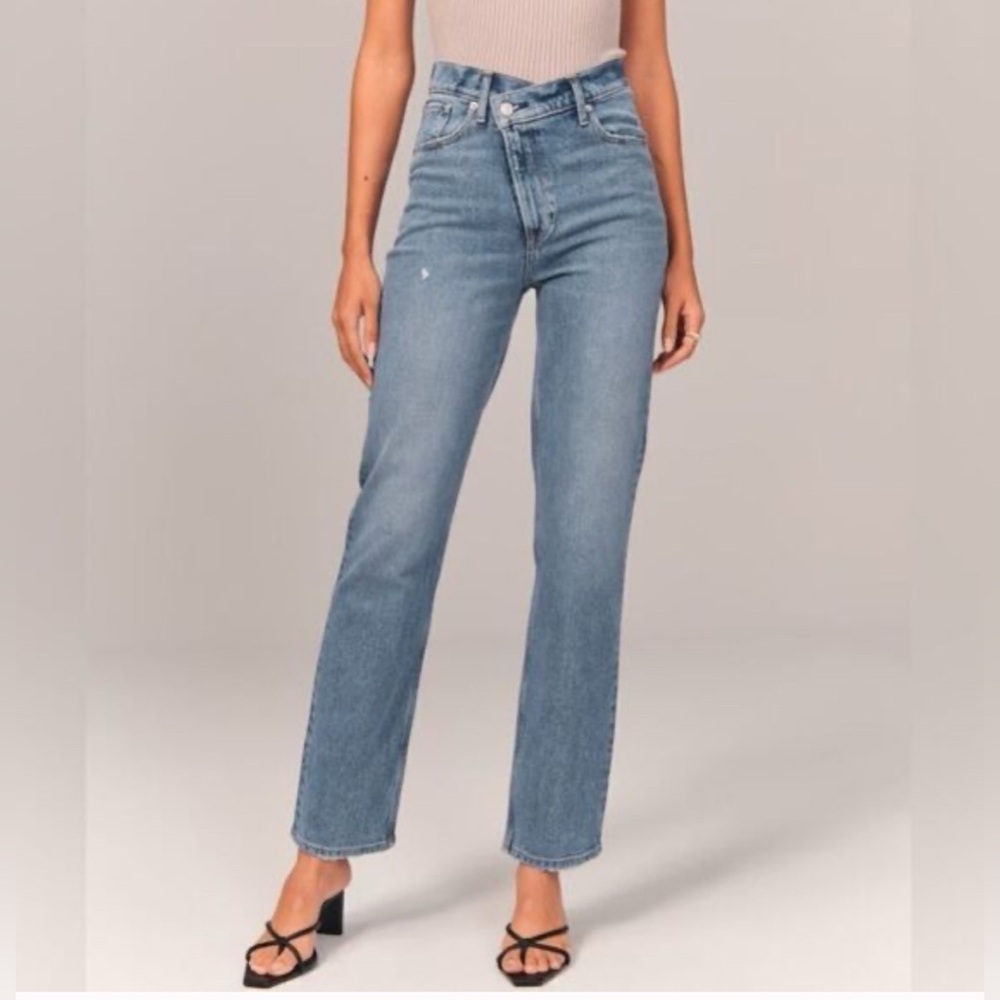 Abercrombie and Fitch Curve Love Ultra High Rise 90s Straight Crossover Jean
